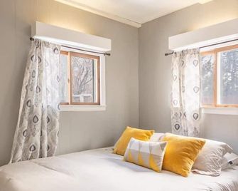 Rustic 2 Bedroom Boho Apartment - Laramie - Bedroom