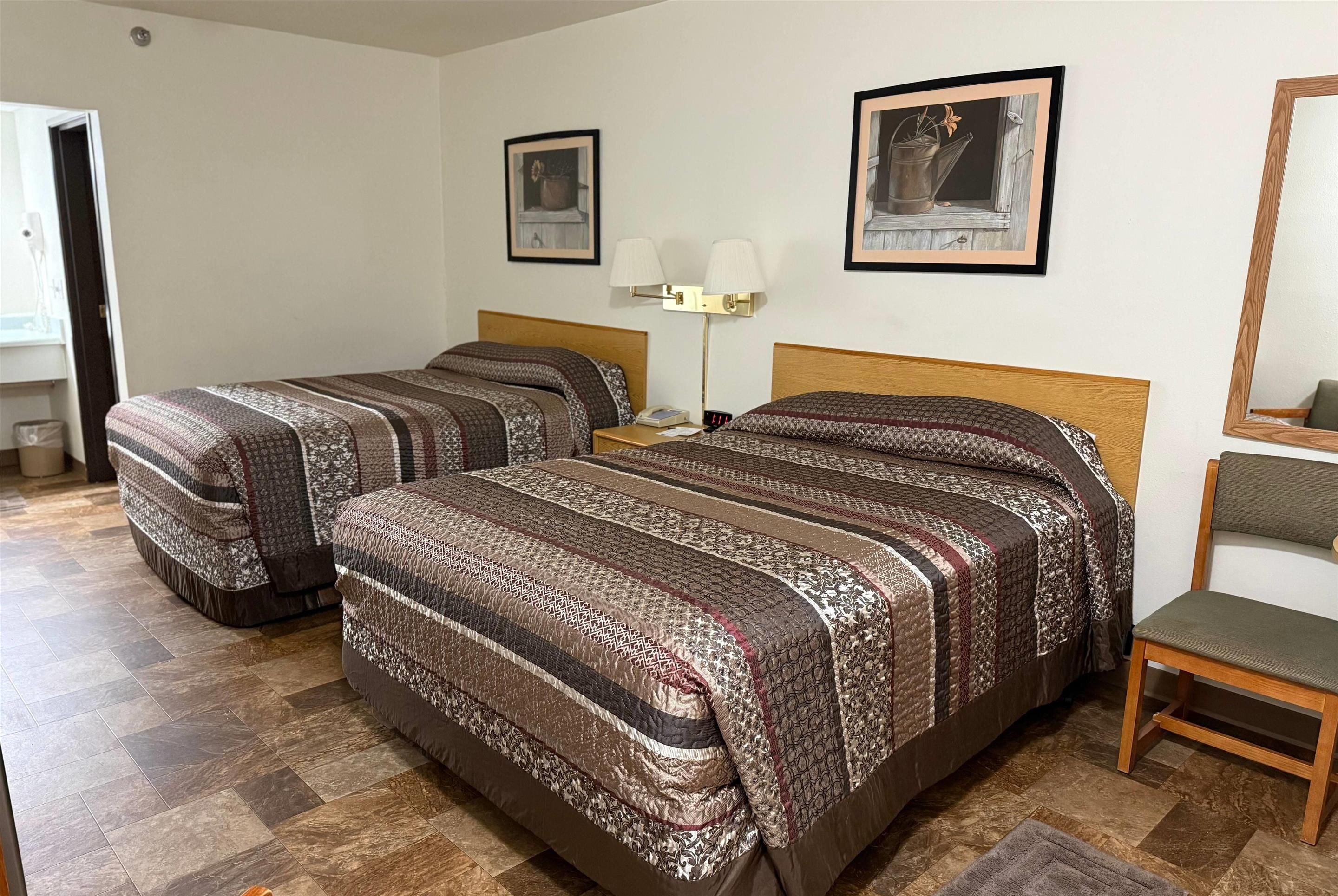 Travelodge Inn & Suites by Wyndham Deadwood - דדווד - חדר שינה