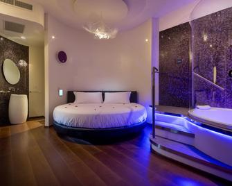 SuiteSistina for Brave Lovers - Rome - Bedroom