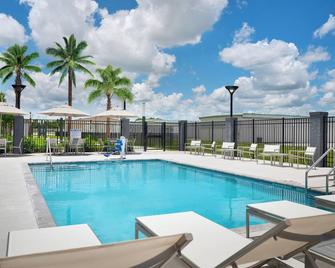 Experience Top Relaxation: Modern Room w/ Free Breakfast | 5-Min Walk to Airport - Melbourne