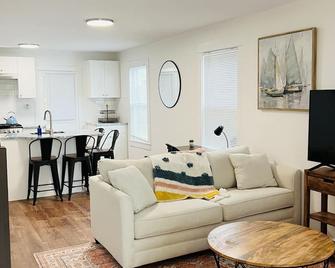Downtown Princeton- Quaint 2-bedroom - Princeton - Soggiorno