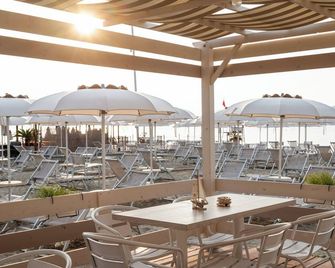 Hotel Continental - Pietra Ligure - Restaurant