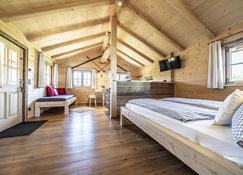 Comfortable alpine chalet with fantastic mountain views and separate children's room - Lenggries - Bedroom