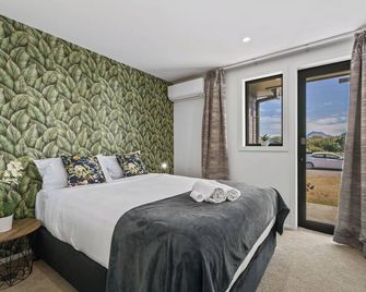Luxury & Modern Living Home & Apartment - Queenstown - Bedroom