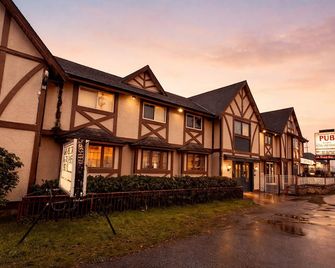 Clydesdale Inn - Surrey - Building