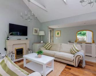 Two bedroom Apartment - Malahide - Living room