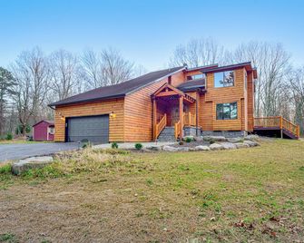 Ski, Hike & More: Spacious Log Cabin in Long Pond - Pocono Summit - Edificio