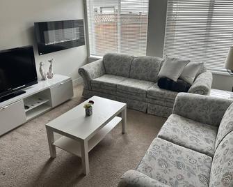 Albion Stay - Maple Ridge - Living room