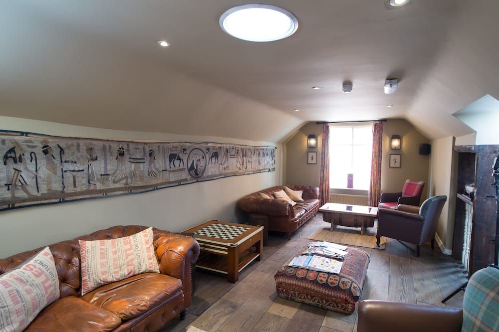 The White Hart Hotel - Morley - Living room