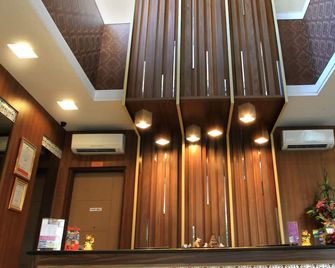 D'Kalpa Hotel Demangan Yogyakarta - Yogyakarta - Receptionist