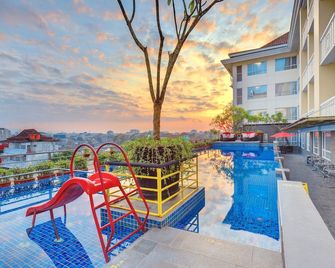 جراند زوري ماليوبورو يوغياكارتا - يوغياخيرتا - حوض السباحة