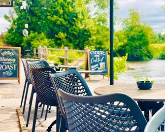 أولد ميل ساليسبوري - ساليسبري - شرفة مرصوفة