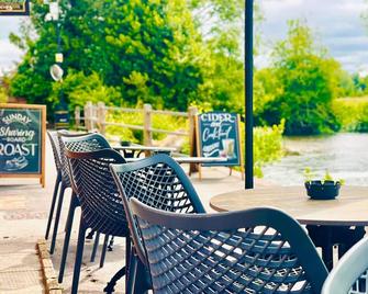 Old Mill hotel - Salisbury - Patio