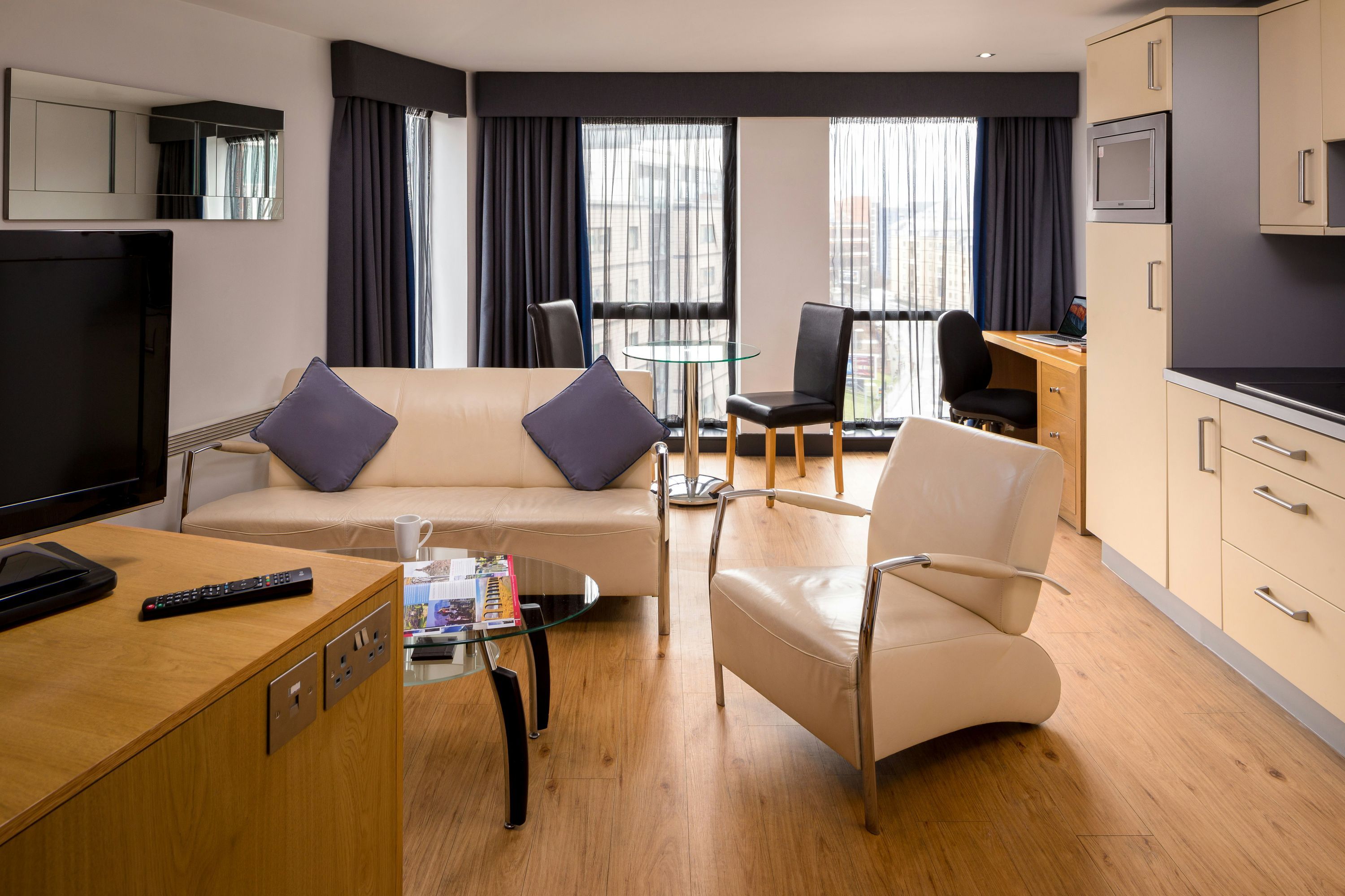 Roomzzz Leeds City West - לידס - סלון