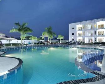St Georgess Height-room With Balcony - Amasaman - Pool