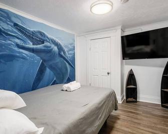 Under The Sea Private Home With Game Room - Columbus - Bedroom