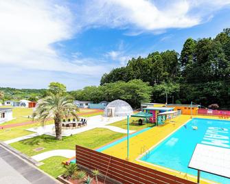 Taco Glamp - Narita - Pool