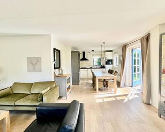 Holiday Home in Schoorl Near Sandy Beaches - Schoorl - Wohnzimmer
