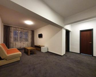 Hotel Oxigen Petrosani - Petrosani - Вітальня