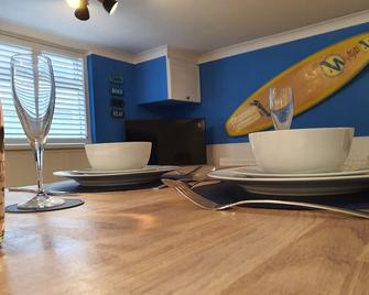 Hayling Hideaway, private cosy annex near to beach - Hayling Island - Dining room