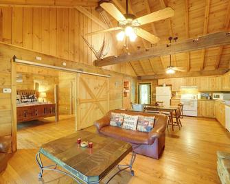 Near Lake Lure Quiet Cabin with Deck and Trail Access - Marion - Living room
