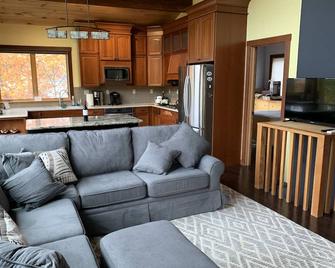 Lake George Cliff House - Outdoor hot tub! - Putnam Station - Cocina