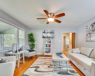 Raleigh Retreat ~ 5 Mi to Dtwn & Historic Oakwood! - Raleigh - Vardagsrum