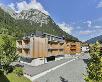 Majestic apartment in Klösterle with sauna on the Arlberg Met Terras - Klösterle - Gebouw
