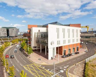 Titanic:150+ 5 Star Reviews For 7 Guests | 1min Walk From Titanic History - Bangor - Building