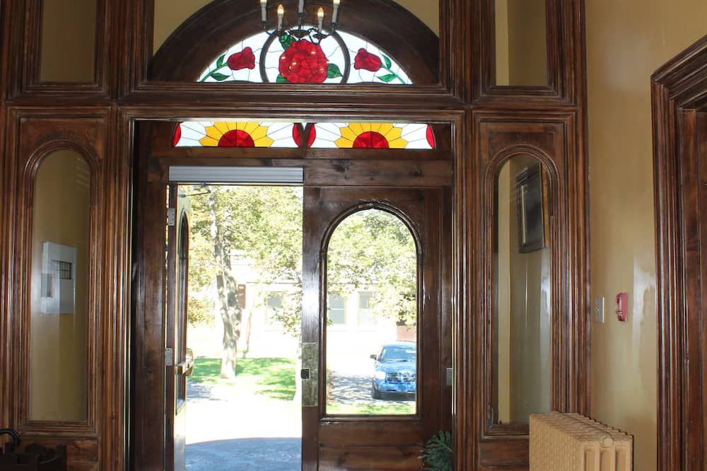 The Customs House Inn - Pictou - Hallway