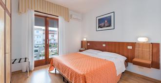 Hotel Helvetia - Grado - Bedroom