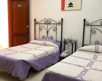 Hostal Restaurante Reina - Benamejí - Habitación