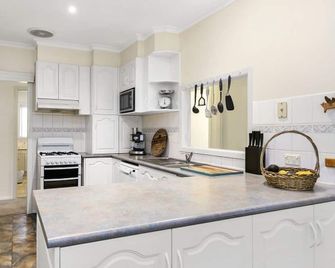Francis Geelong 156 - Belmont - Cocina