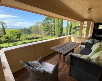 Kotare Estate whole house with pool hot tub petanque court - Havelock North - Balcony