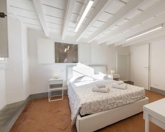 Santo Spirito View by Mmega - Florence - Bedroom