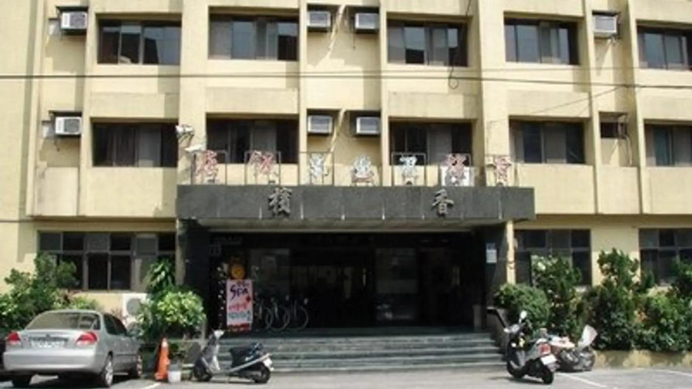 Champagne Hotel