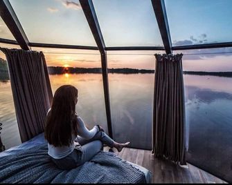 Peace & Quiet Hotel Floating Glass Room for 2 Guests Experience Northern Lights - Jokkmokk - Balcony