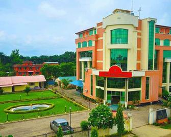 Hotel Devotee - Dhangarhi - Building