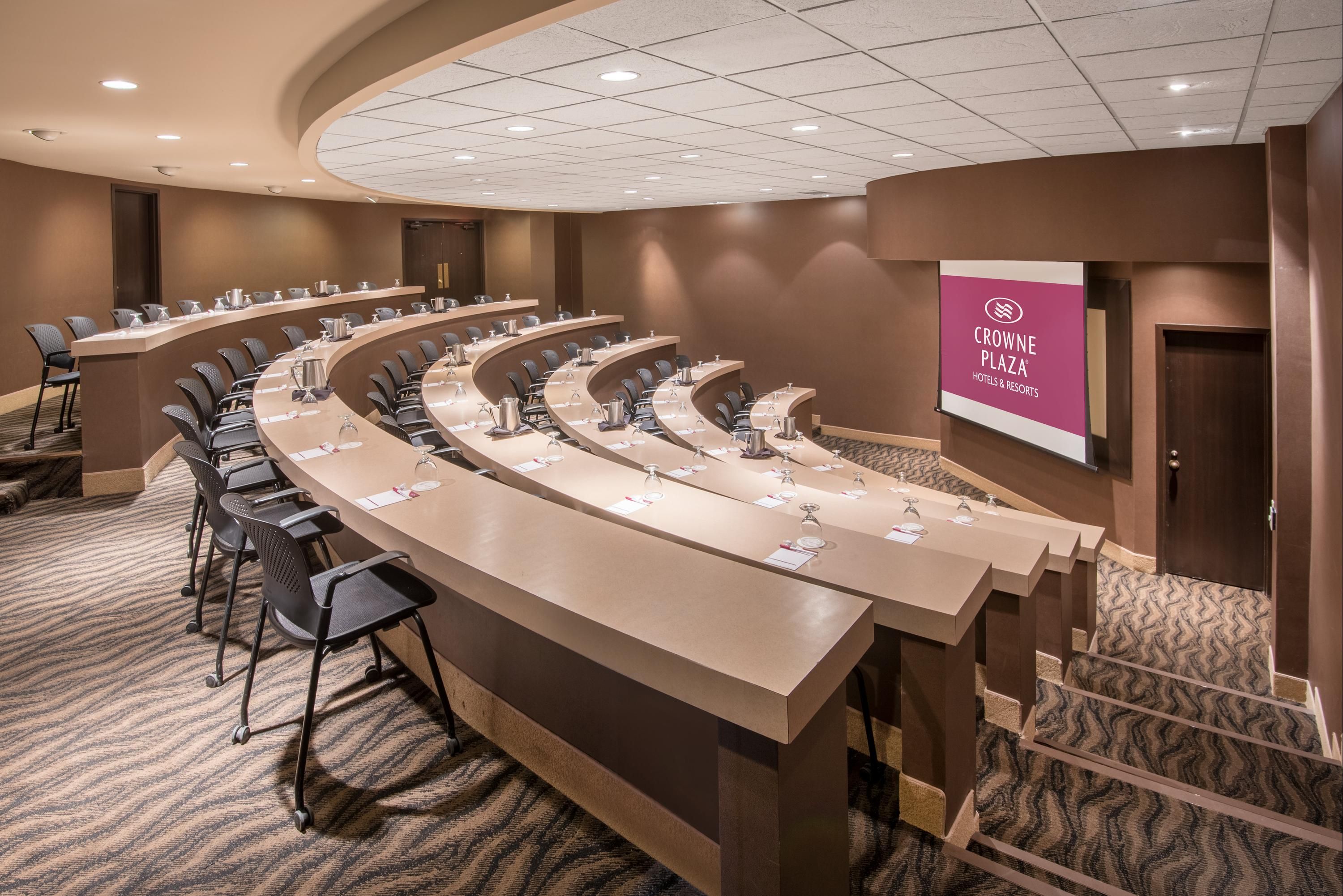 Crowne Plaza Indianapolis-Airport By IHG thumbnail 3