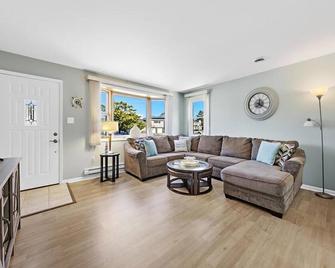 Vacation Rental With Pool On Lbi - Beach Haven - Huiskamer