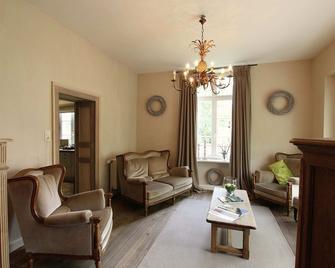 Unique Holiday Home in Virton with Hot Tub - Habay - Sala de estar