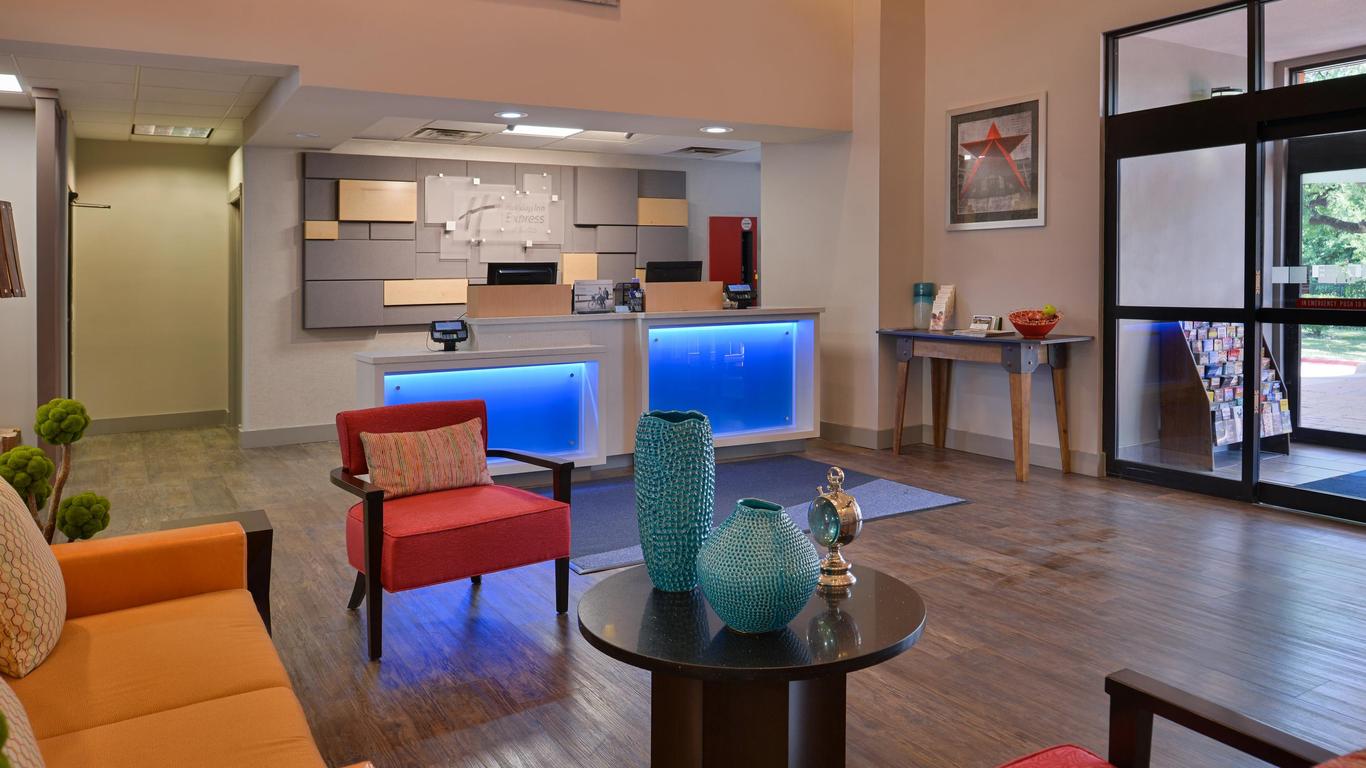 Holiday Inn Express & Suites Austin North Central, An IHG Hotel