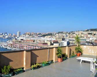 Ample Historic Center Sea views Apt cozy panoramic terrace/lift/parking - Génova - Balcón