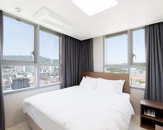 Donghae Oceancity Residence Hotel - Donghae - Schlafzimmer