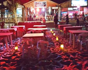 Finesse Residencia Bar and Restaurant - Puerto Galera - Ravintola