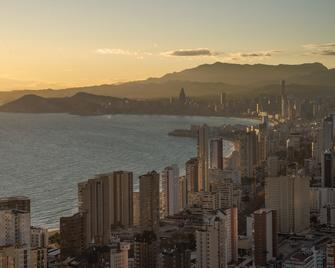 Pierre & Vacances Apartamentos Benidorm Horizon - Benidorm - Balkon