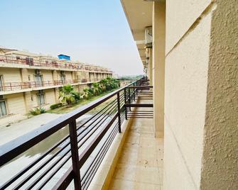 Nikunj Abodes - Omaxe - Vrindavan - Balcony