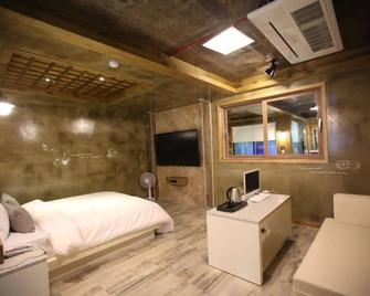 Cheonan Hound Hotel - Cheonan - Habitación