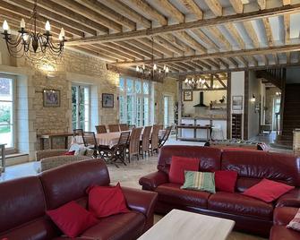 Lovely 15-person house with swimming pool guaranteed peace and quiet - Entrains-sur-Nohain - Lounge