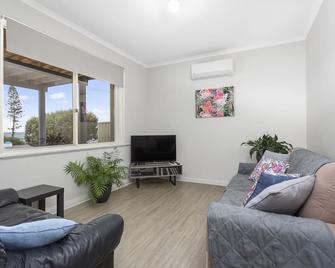 Beachside Escape on The Esplanade - Christies Beach - Living room